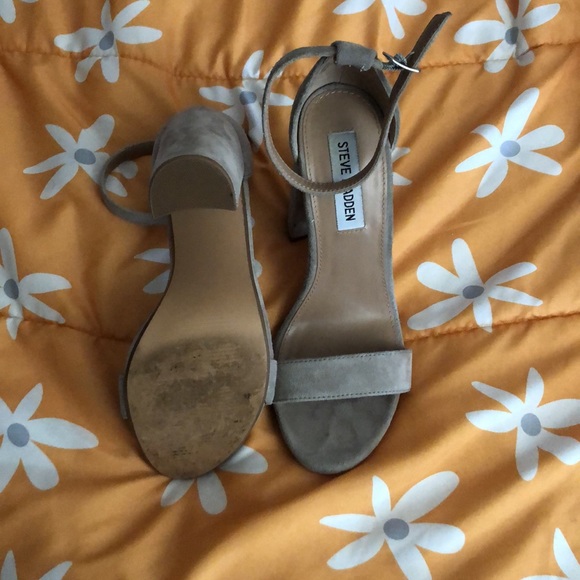 Steve Madden Taupe Heels 7.5 - Picture 3 of 5